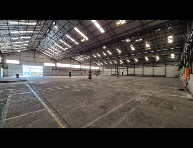 2,641M² WAREHOUSE TO LET IN LILIANTON